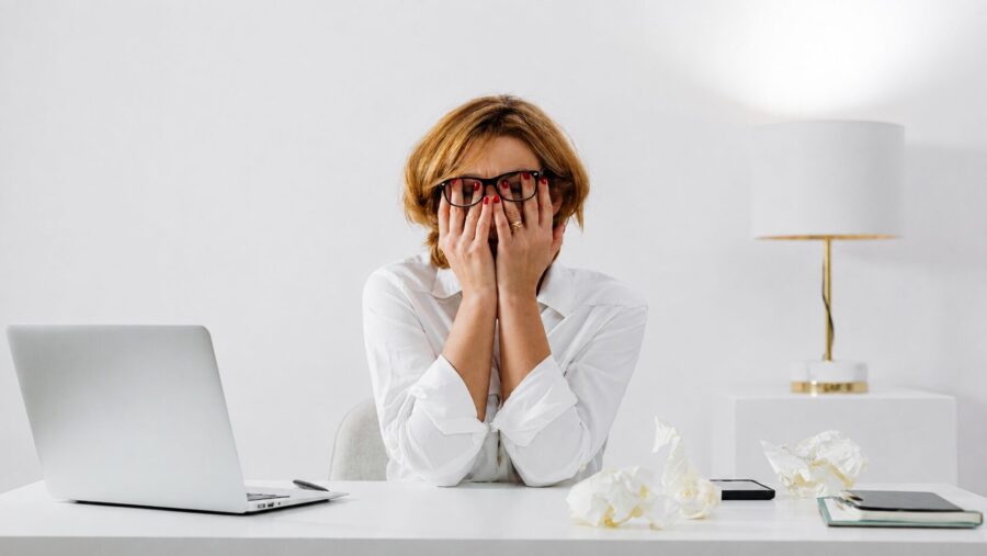 SILICON | Burnout στην τηλεργασία: Πώς να προστατεύσετε την ισορροπία επαγγελματικής και προσωπικής ζωής